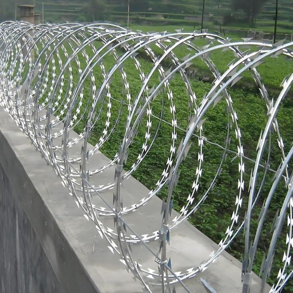 Intermediate Line Posts Razor Wire Razor Wire Kenya | Kenya Razor Wire Suppliers | Protech Line
